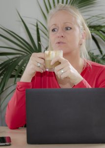 Leidinggevende in gesprek tijdens coaching sessie